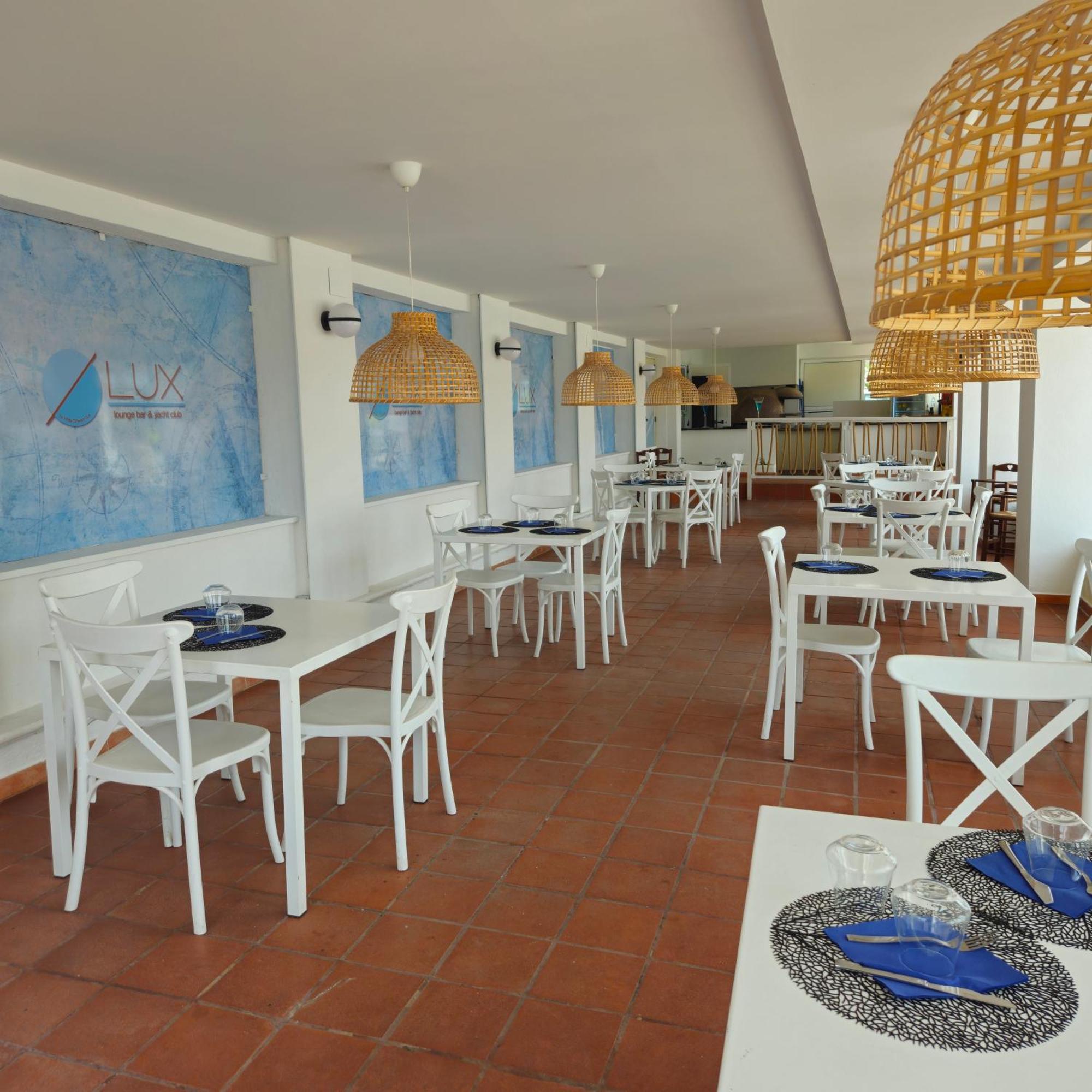 Casa Vacanze Lux By White Aparthotel I Casoni Exterior photo