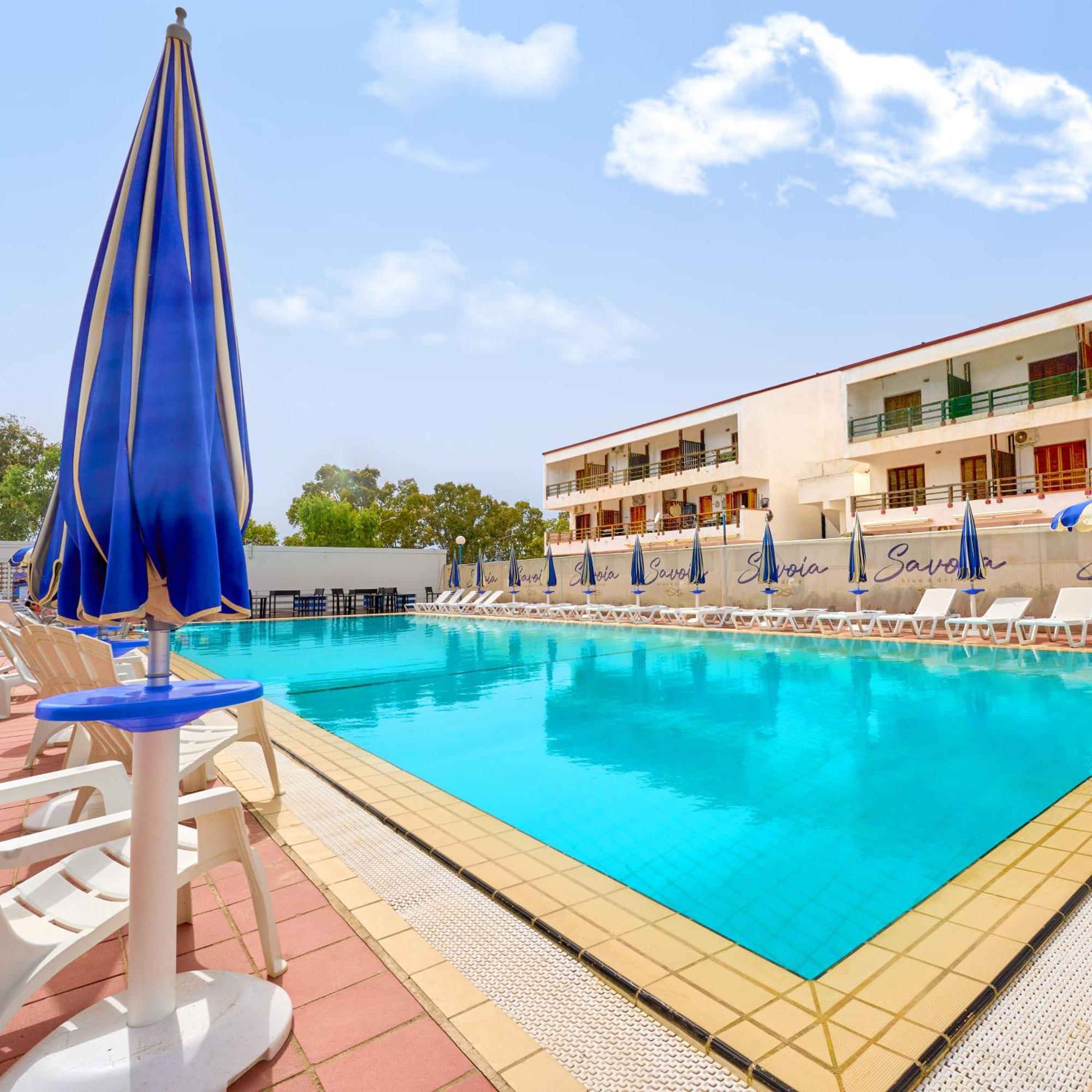 Casa Vacanze Lux By White Aparthotel I Casoni Exterior photo